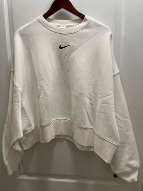Nike Women’s Oversized Crewneck Sweatshirt with Black Swoosh